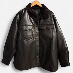 Forever 21 Black Faux Leather Shirt Jacket with Fur Collar Like New
